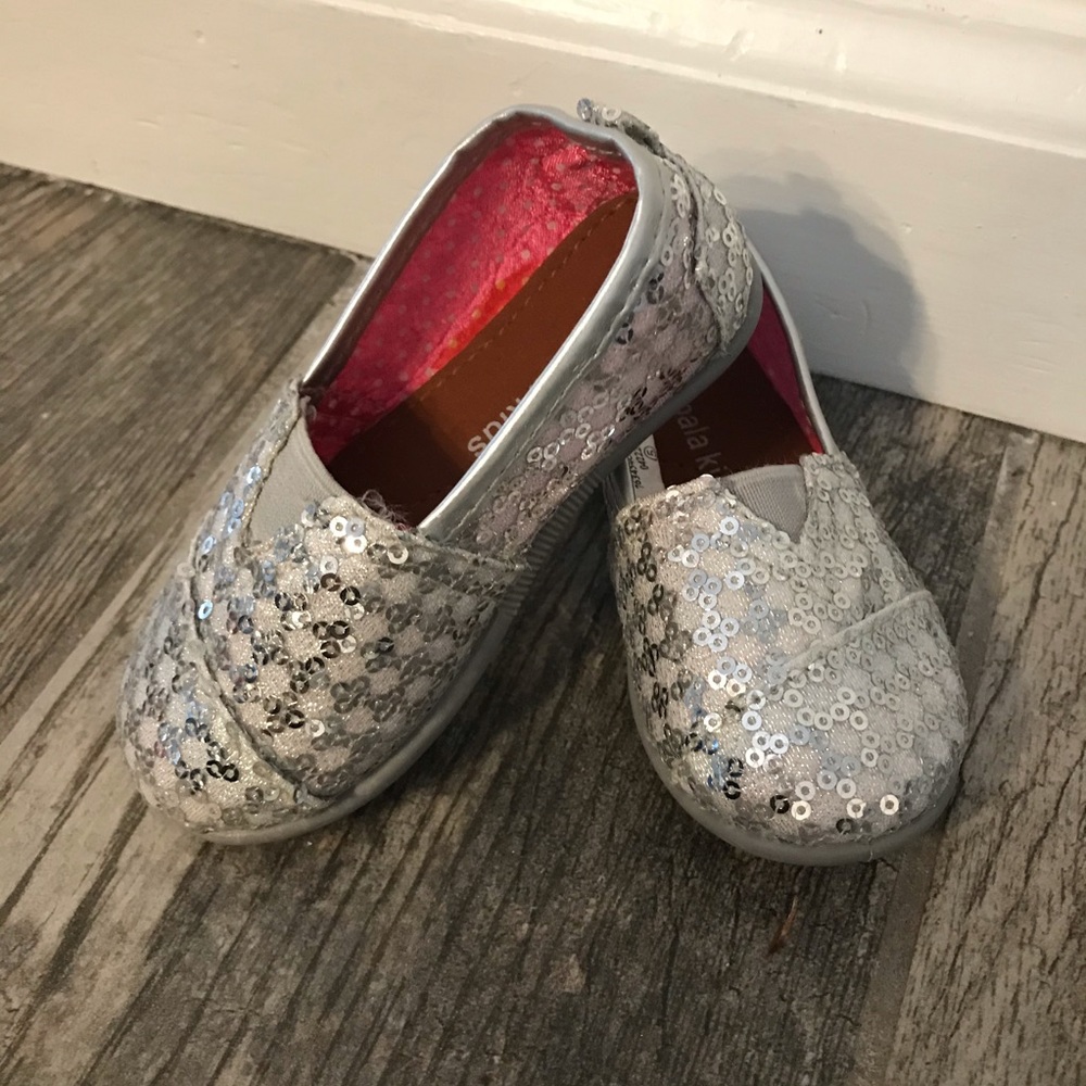 💎 Silver Sparkle toddler girls shoes size 5
